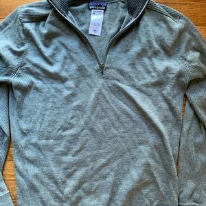 Men’s Patagonia 100% Merino Wool 1/4 zip pullover sweater Medium Gray